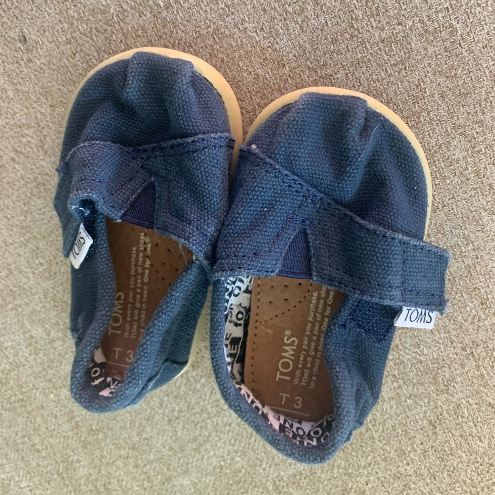 Blue TOMS size T3